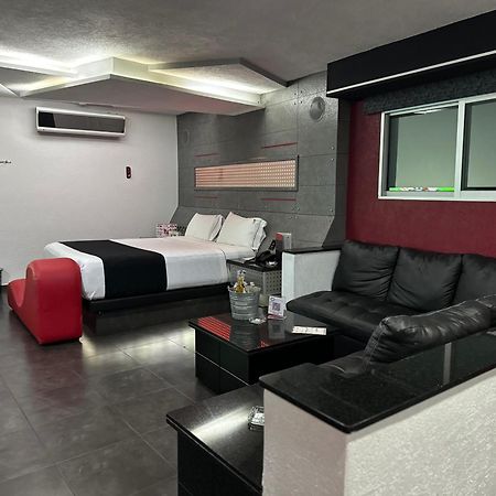 Kuboz Motor Hotel 萨波潘 外观 照片