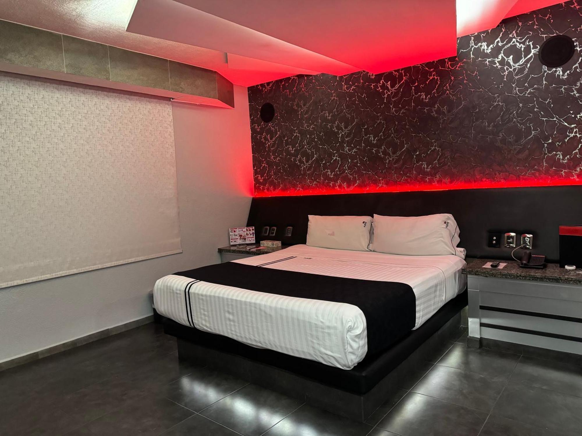 Kuboz Motor Hotel 萨波潘 外观 照片