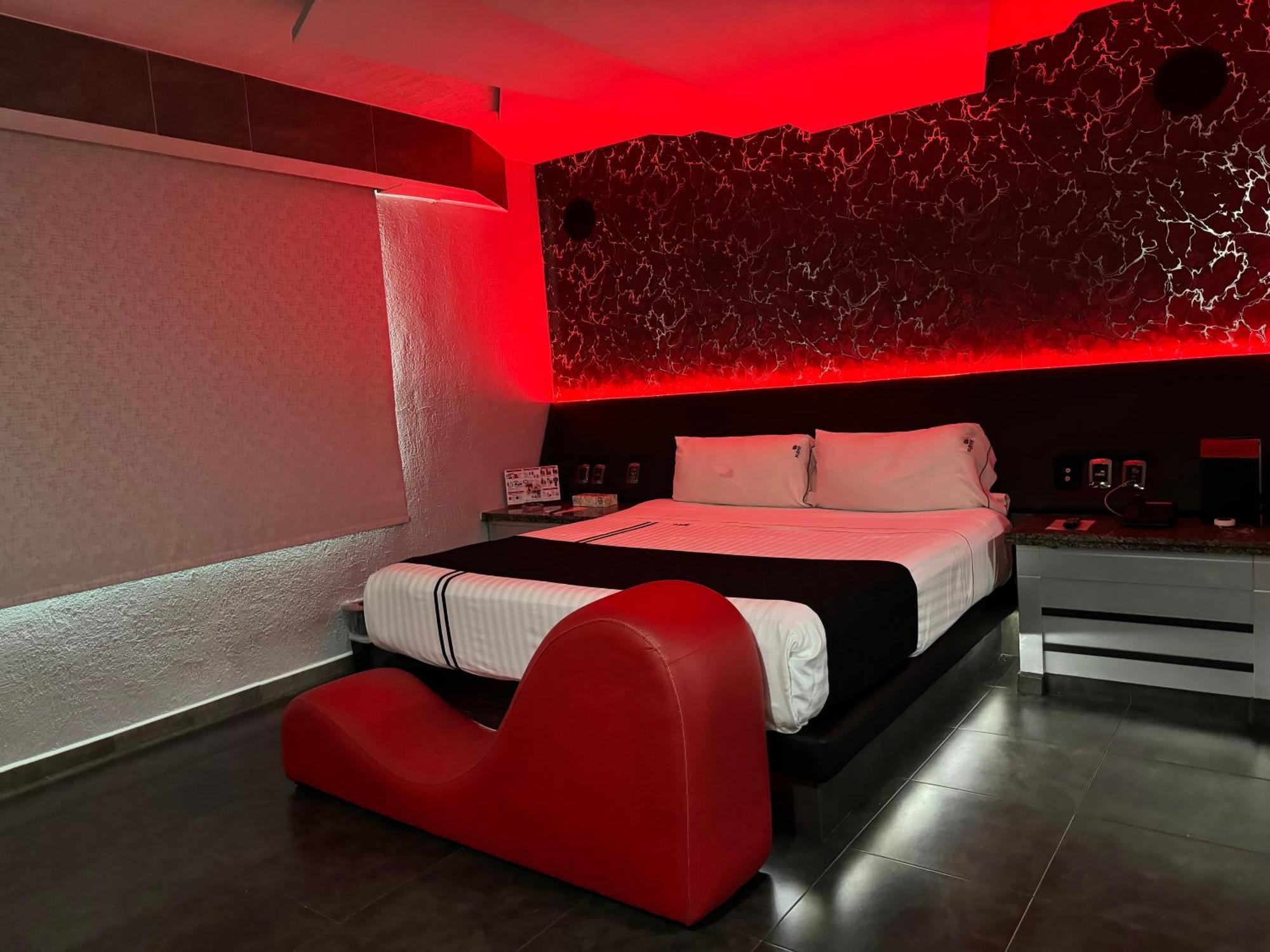 Kuboz Motor Hotel 萨波潘 外观 照片