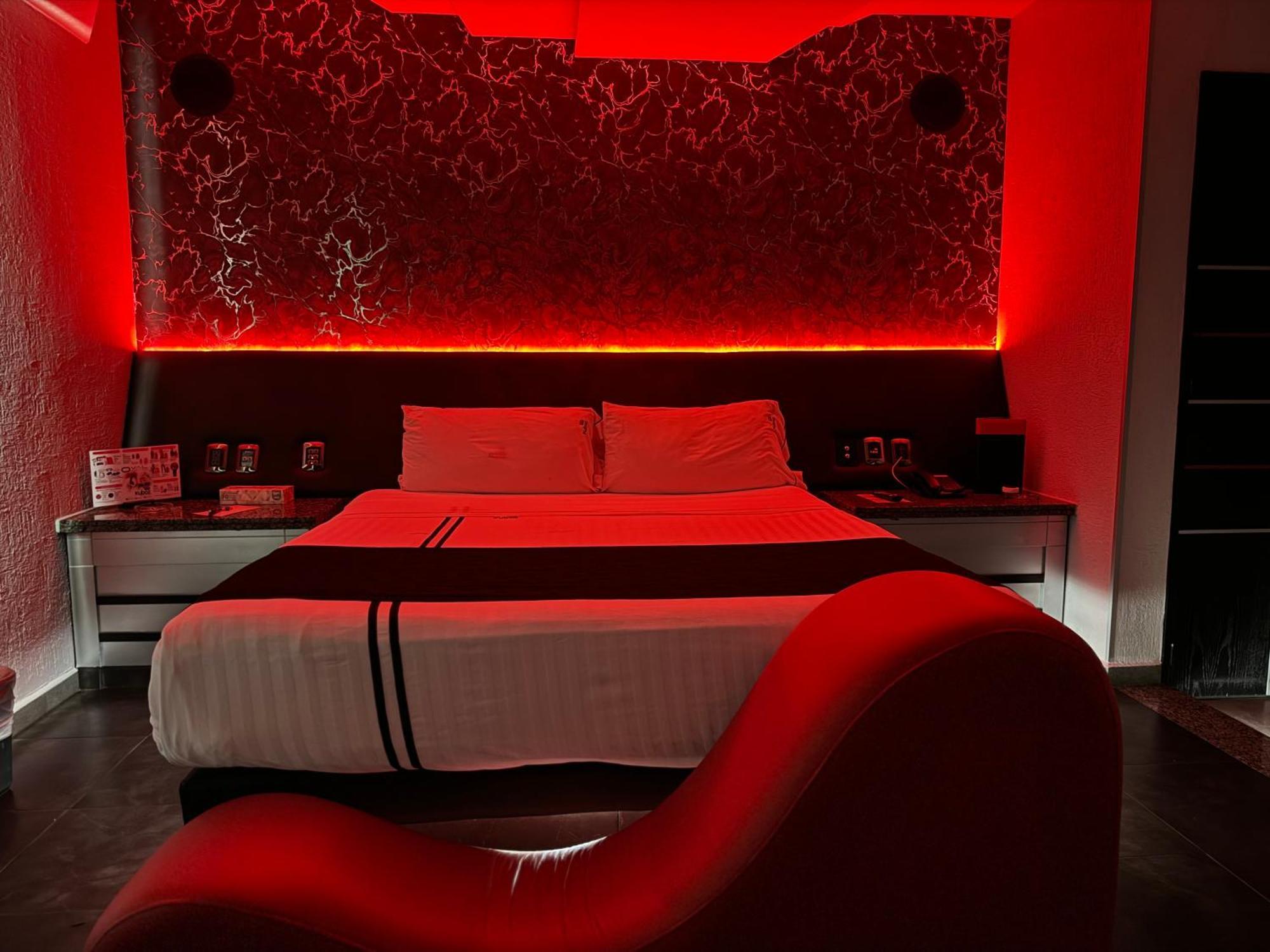 Kuboz Motor Hotel 萨波潘 外观 照片
