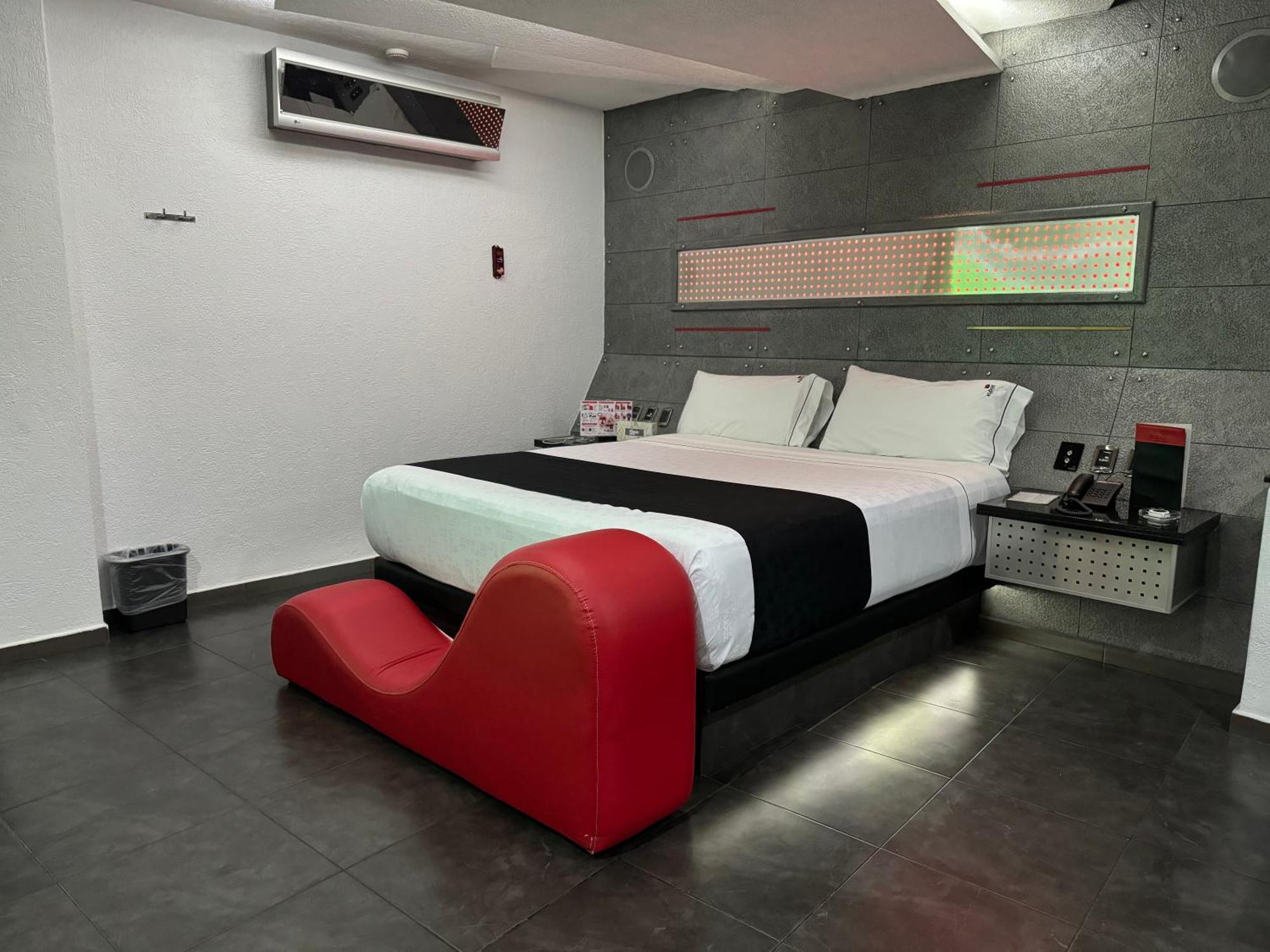 Kuboz Motor Hotel 萨波潘 外观 照片